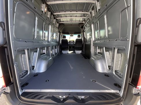 Used 2025 Mercedes-Benz Sprinter 2500 image 13