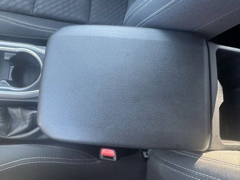 Used 2022 Toyota Tacoma SR5 w/ Trail Edition image 17