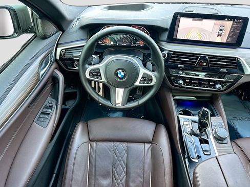 Used 2022 BMW M550i xDrive image 23