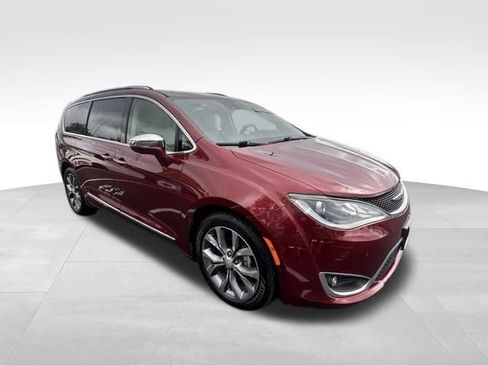 Used 2019 Chrysler Pacifica Limited w/ Tire & Wheel Group FWD image 11