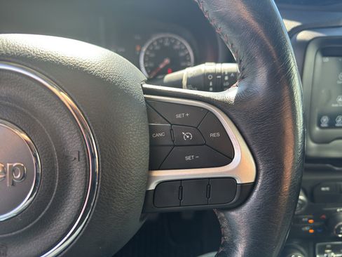 Used 2018 Jeep Renegade Trailhawk w/ Cold Weather Group II AWD/4WD image 21