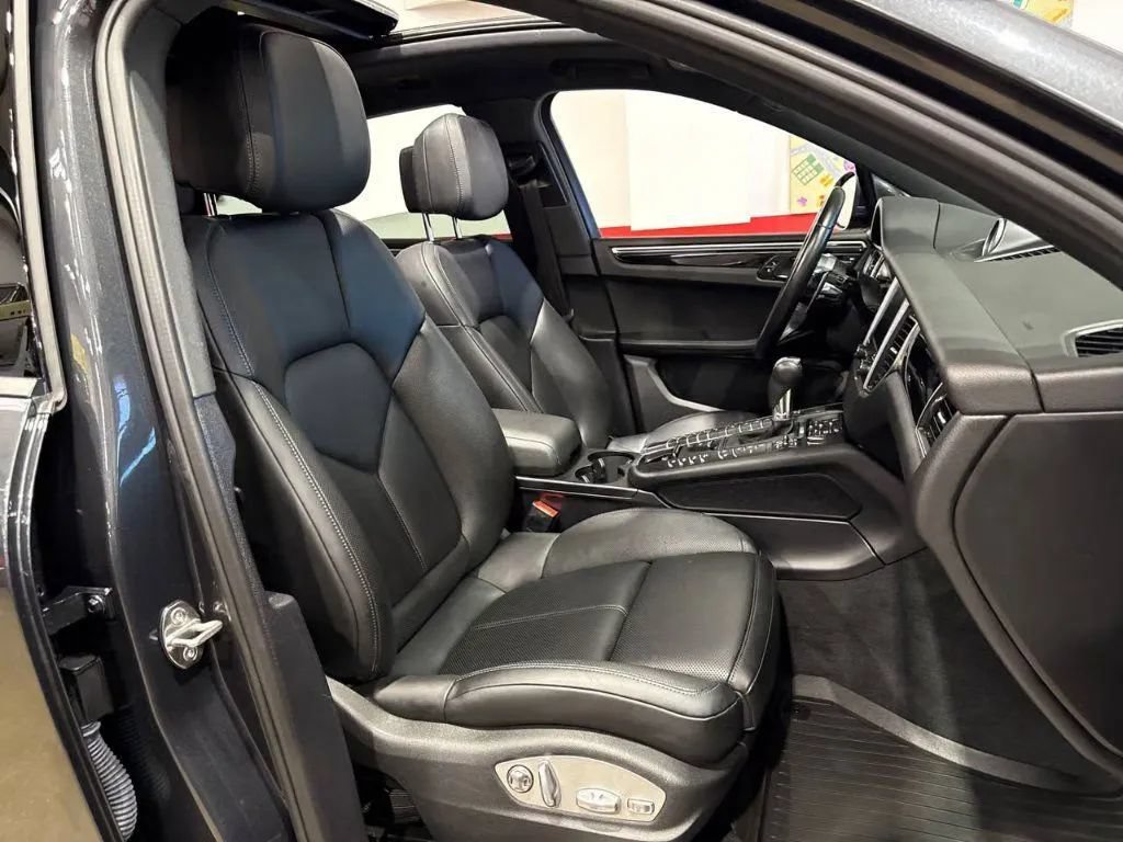 Used 2018 Porsche Macan Sport Edition AWD/4WD image 16