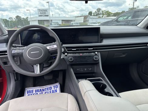 Used 2025 Hyundai Sonata SEL FWD image 8
