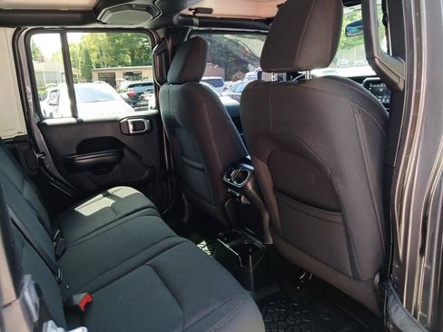 Used 2018 Jeep Wrangler Unlimited Sport S AWD/4WD image 13