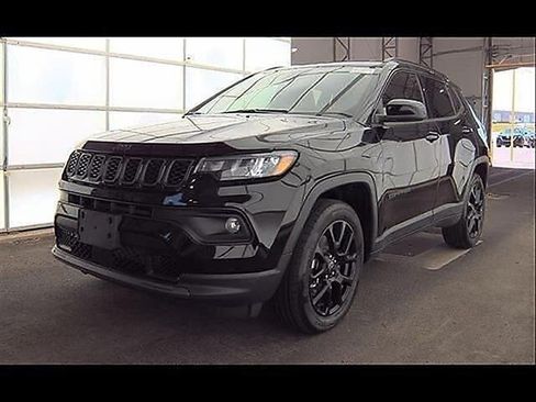 Used 2026 Jeep Compass Latitude AWD/4WD image 1