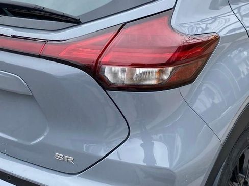 Used 2023 Nissan Kicks SR w/ SR Premium Package FWD image 11