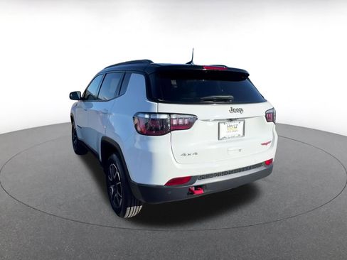 Used 2025 Jeep Compass Trailhawk image 11