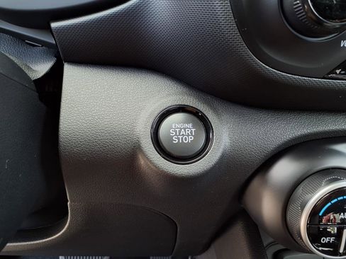 New 2025 Hyundai Venue SEL image 24