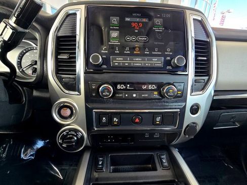 Used 2021 Nissan Titan SV w/ SV Convenience Package image 12