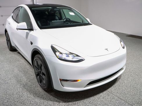 Used 2024 Tesla Model Y Long Range image 5