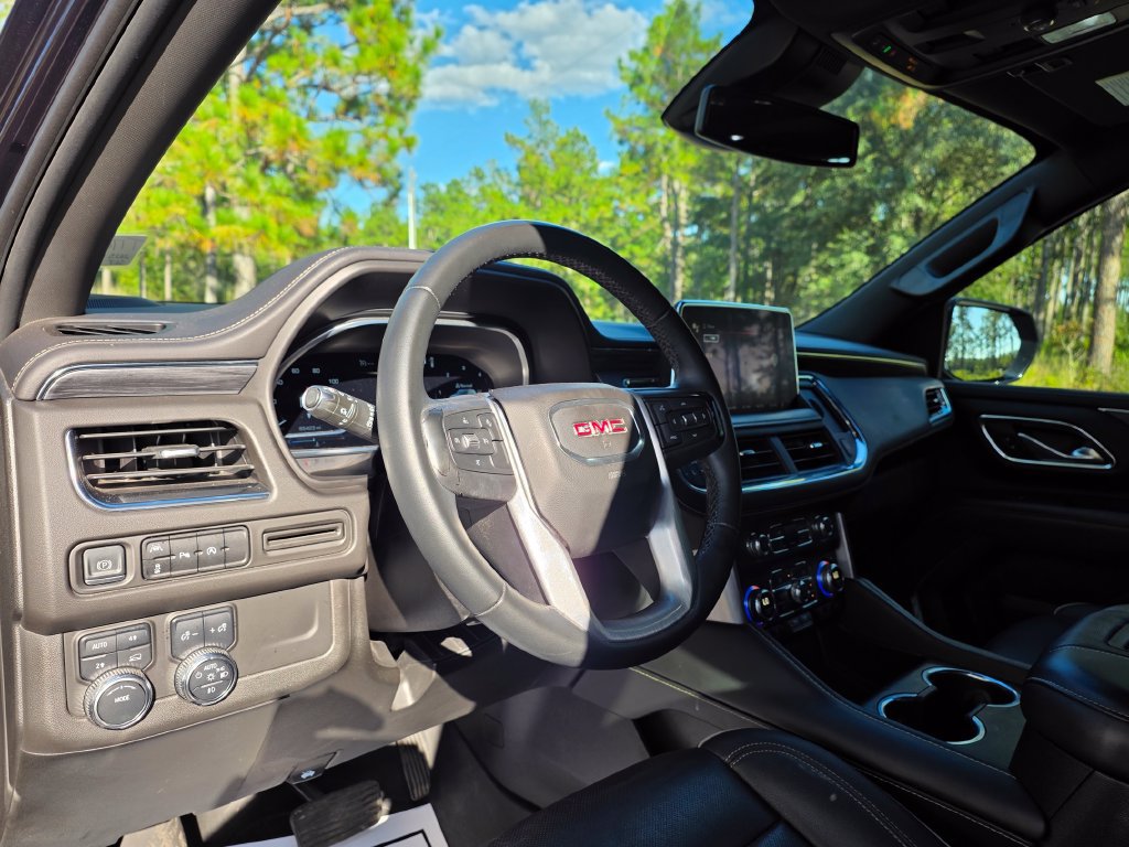 Used 2023 GMC Yukon XL SLT AWD/4WD image 13