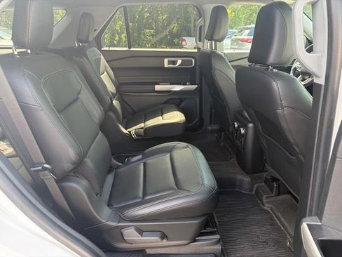 Used 2022 Ford Explorer XLT AWD/4WD image 17