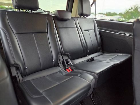 Used 2024 Ford Expedition Max XLT image 12
