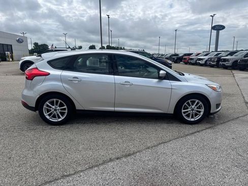 Used 2018 Ford Focus SE FWD image 2