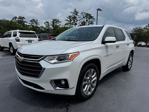 Used 2021 Chevrolet Traverse Premier FWD image 4