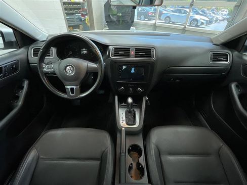 Used 2011 Volkswagen Jetta SE FWD image 22