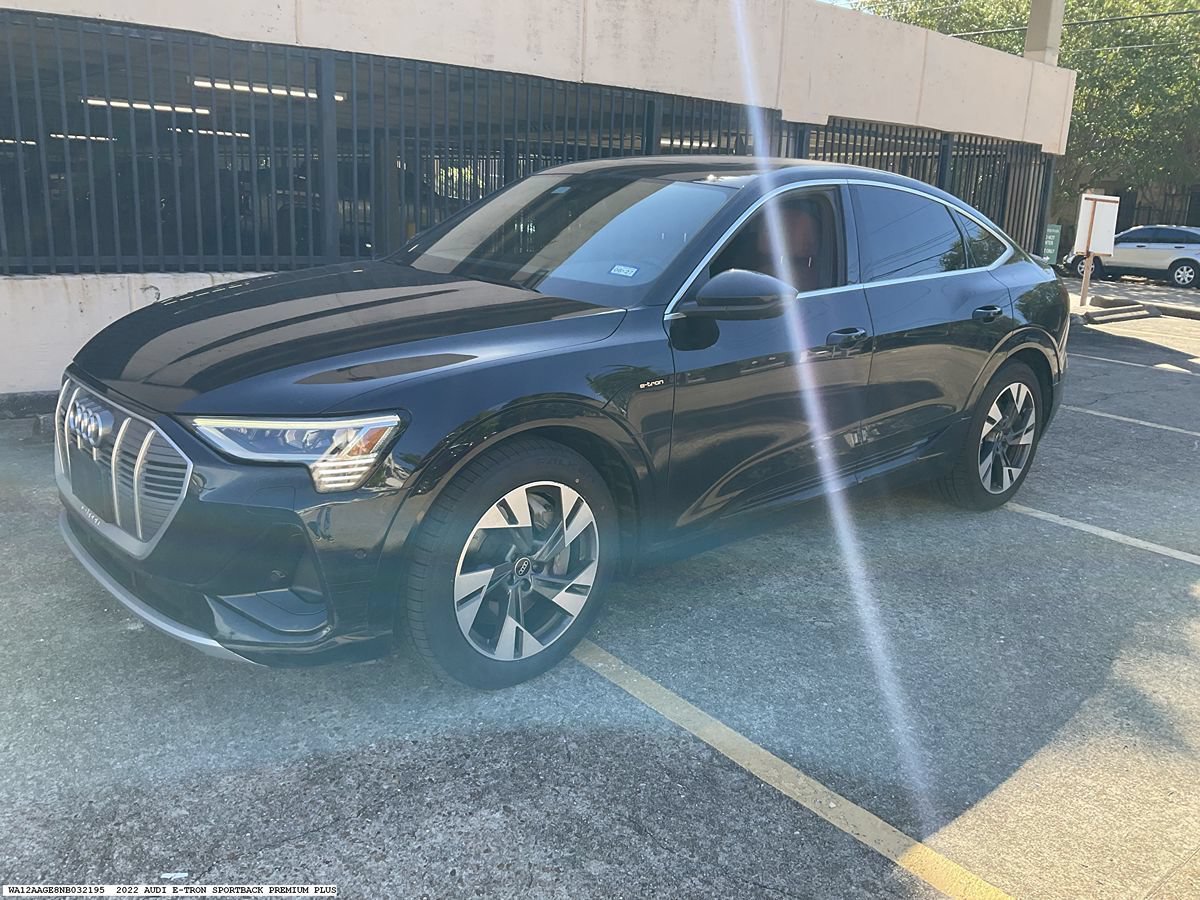 Used 2022 Audi e-tron Premium Plus AWD/4WD image 4