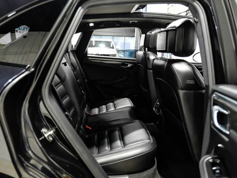 Used 2018 Porsche Macan Turbo w/ Premium Package Plus image 41