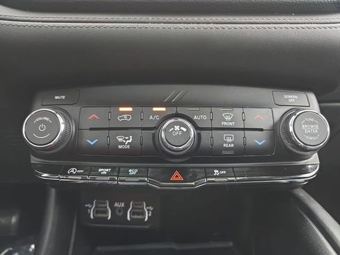 Used 2022 Dodge Durango SXT w/ Blacktop Package AWD/4WD image 33