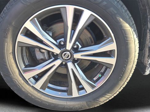 Used 2019 Nissan Rogue SV w/ Premium Package image 19