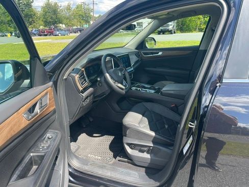 Used 2024 Volkswagen Atlas SE w/ Panoramic Sunroof Package AWD/4WD image 15