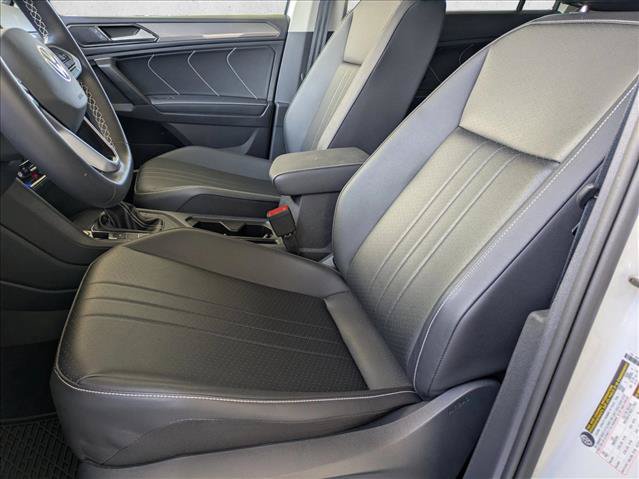 Used 2023 Volkswagen Tiguan SE w/ Panoramic Sunroof Package FWD image 11