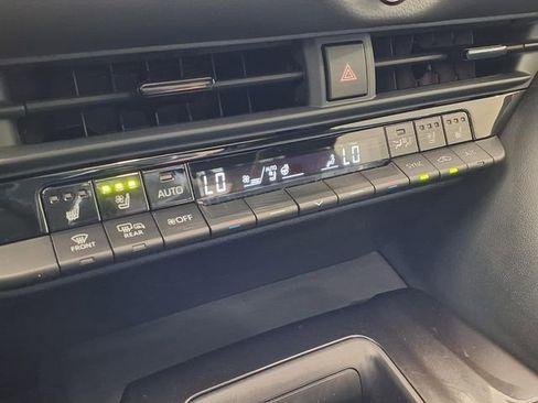 Used 2025 Toyota Crown Platinum AWD/4WD image 12