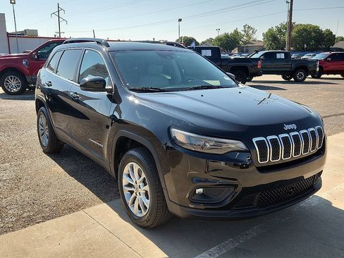 Used 2022 Jeep Cherokee Latitude Lux w/ Sun & Sound Group AWD/4WD image 4
