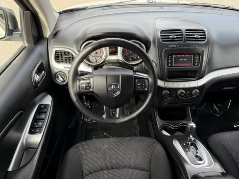 Used 2019 Dodge Journey SE image 26