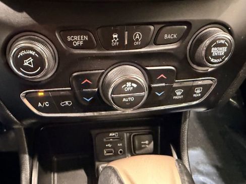 Used 2016 Jeep Cherokee High Altitude image 39