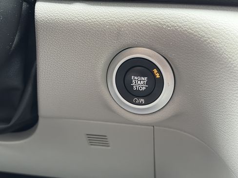 Used 2022 Chrysler Pacifica Touring-L FWD image 30