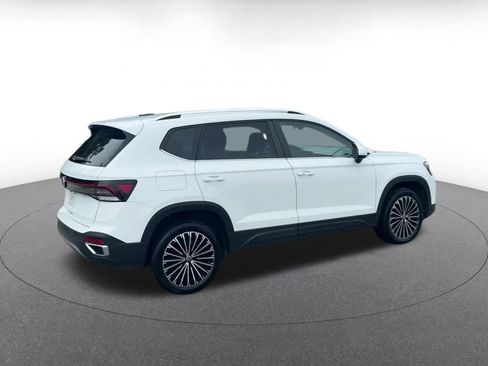 Used 2026 Volkswagen Taos SE FWD image 15