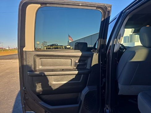 Used 2018 RAM 2500 Tradesman w/ Chrome Appearance Group image 16