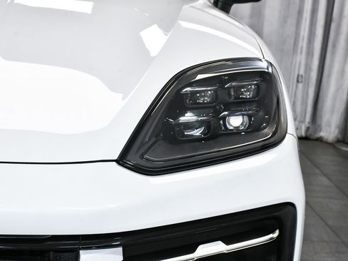 Used 2024 Porsche Cayenne Coupe AWD/4WD image 70