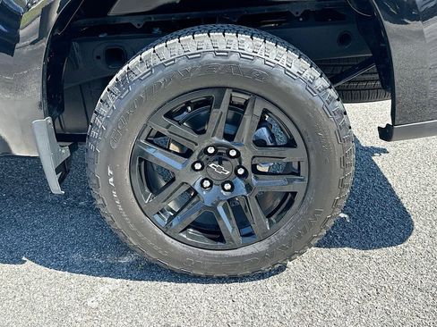 Used 2025 Chevrolet Silverado 1500 Custom w/ Turbomax Blackout Package image 24