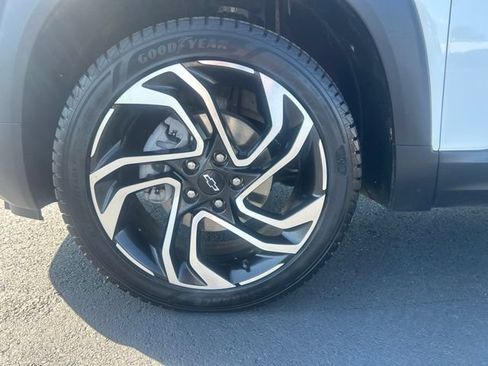 Used 2024 Chevrolet TrailBlazer RS w/ Convenience Package AWD/4WD image 9