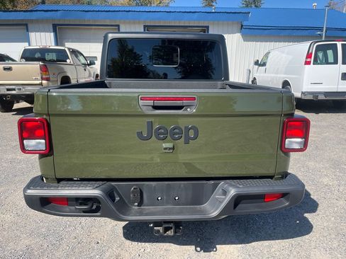 Used 2022 Jeep Gladiator Sport AWD/4WD image 6