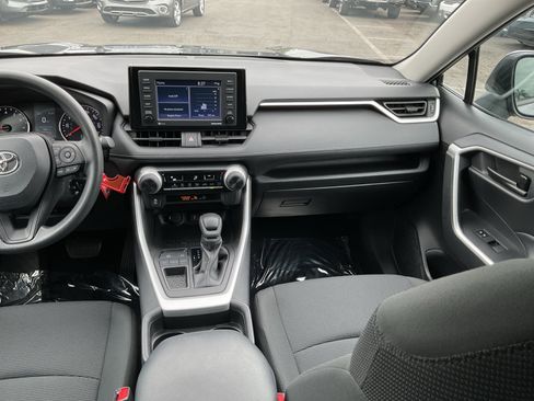 Used 2021 Toyota RAV4 LE FWD image 16