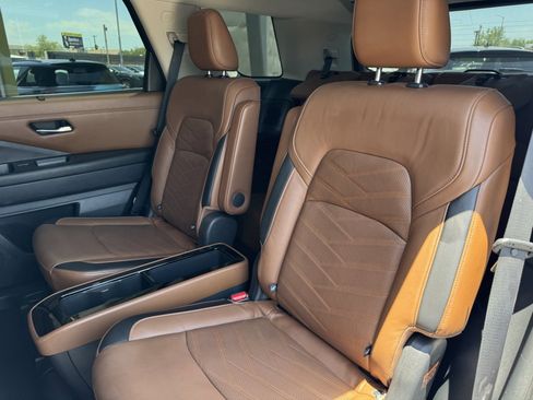 Used 2022 Nissan Pathfinder Platinum w/ Cargo Package image 39