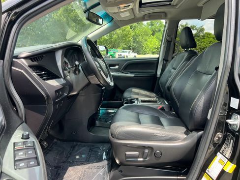 Used 2015 Toyota Sienna SE Premium FWD image 14