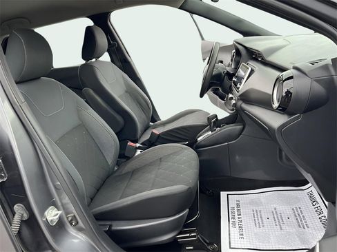 Used 2020 Nissan Kicks SV image 10