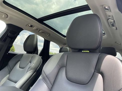 Used 2019 Volvo XC60 T6 Momentum w/ Multimedia Package AWD/4WD image 16