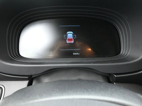 Certified 2025 Hyundai Venue SE image 17