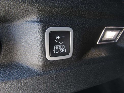 Used 2023 Jeep Grand Cherokee L Laredo RWD image 13