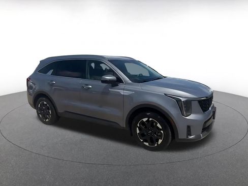 Used 2024 Kia Sorento S FWD image 2