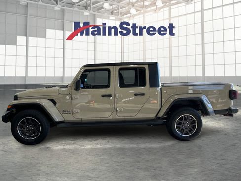 Used 2022 Jeep Gladiator Overland w/ Popular Equipment Package image 2