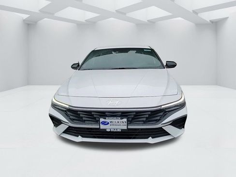 New 2025 Hyundai Elantra SEL image 2