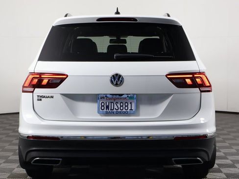 Used 2021 Volkswagen Tiguan SE w/ Panoramic Sunroof Package FWD image 5