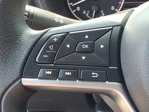 Used 2025 Nissan Sentra SV FWD image 11