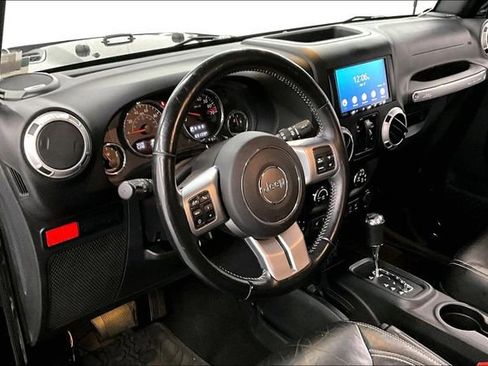 Used 2016 Jeep Wrangler Unlimited Rubicon image 13